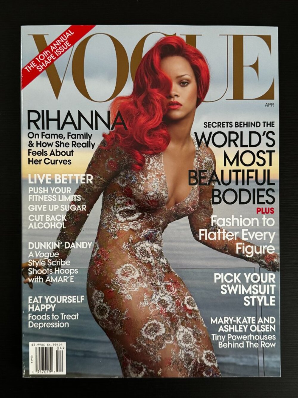 VOGUE Magazine April 2011 Rihanna NEW UNREAD Fashion Designers Beauty 332 Pages